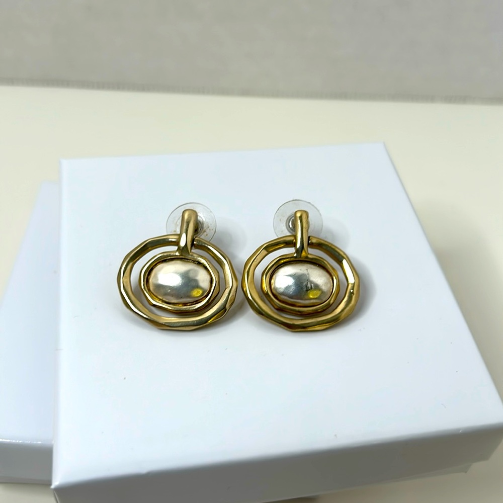 Chico’s hammered pearl earrings gold tone pierced minimalist everyday wear